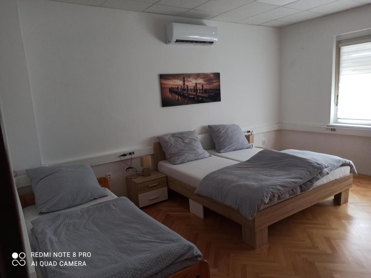 Apartmanovy Dom Stummerova Topoľčany Exteriör bild