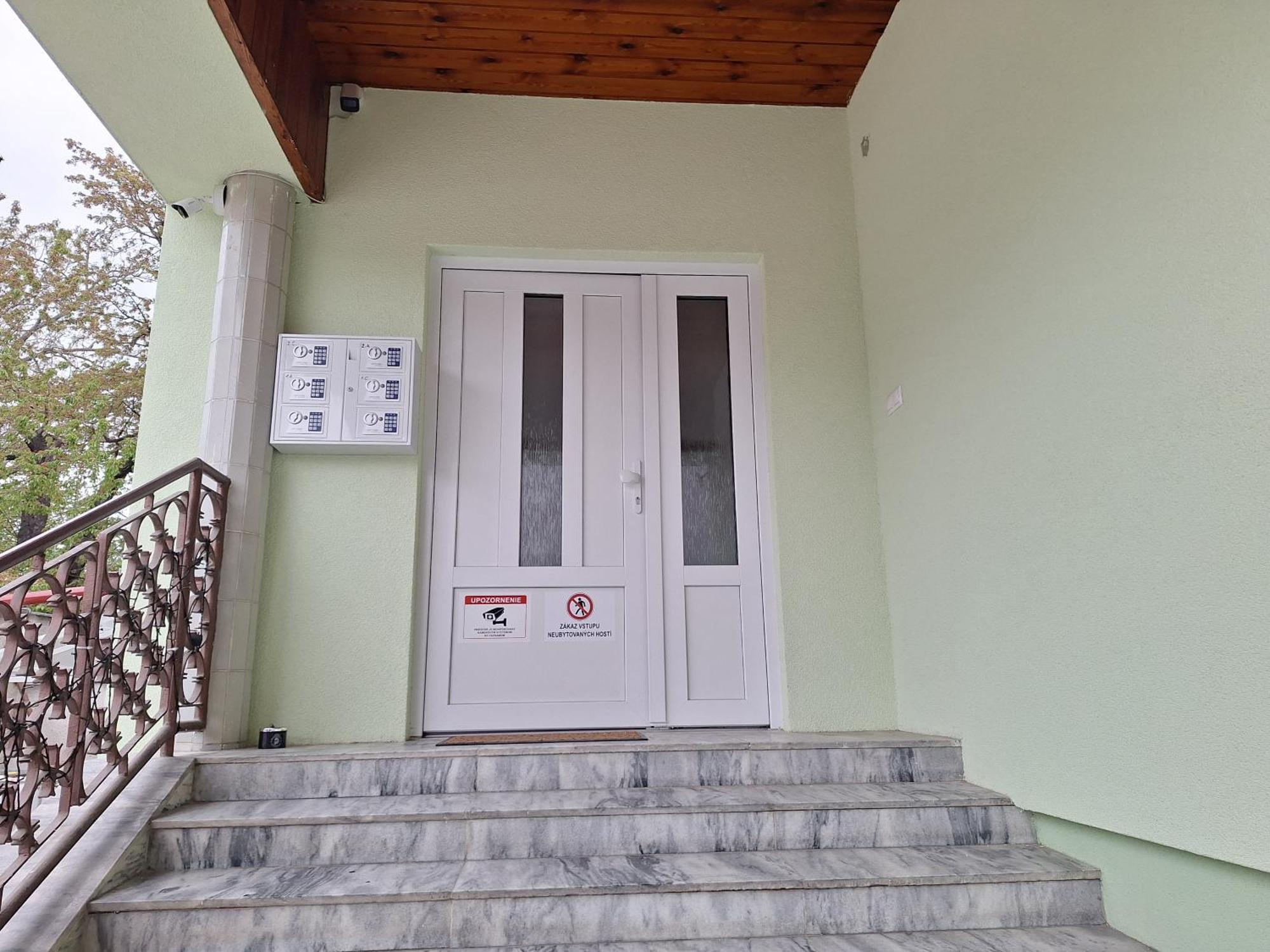 Apartmanovy Dom Stummerova Topoľčany Exteriör bild